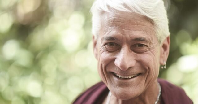 Greg Louganis vende medallas olímpicas como parte del viaje al autodescubrimiento
