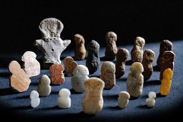 Ídolos de la edad de bronce que se encuentran en el oeste de Anatolia - The History Blog
