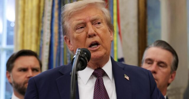 La corte de apelaciones impide que Trump deporte de los migrantes venezolanos bajo la Ley de enemigos alienígenas, encontrando "sin invasión"
