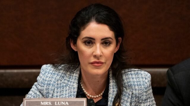 Luna pide a Musk para eliminar los videos de asesinato de Kirk de X
