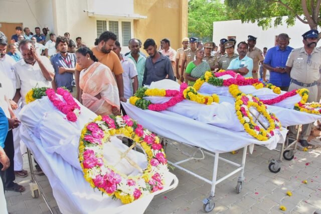 Stampede en Political Rally en India mata a 40 años, hiere a docenas más
