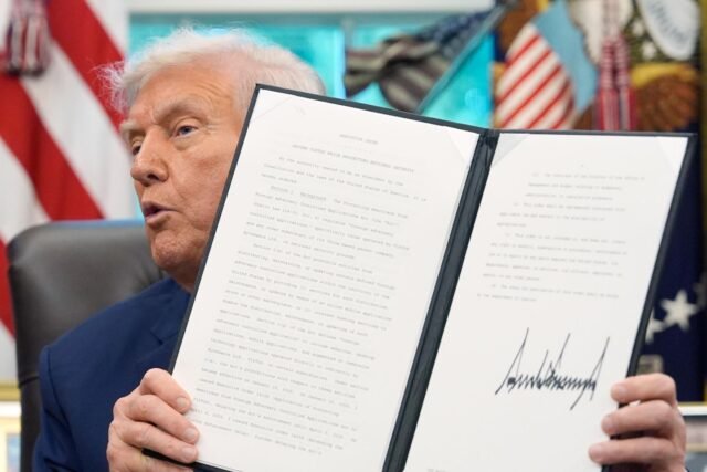 Trump da paso a un acuerdo de $ 14 mil millones para ahorrar a Tiktok en los Estados Unidos
