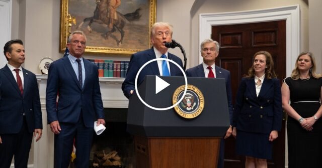 Trump promueve los lazos no probados con el autismo y el uso de tylenol
