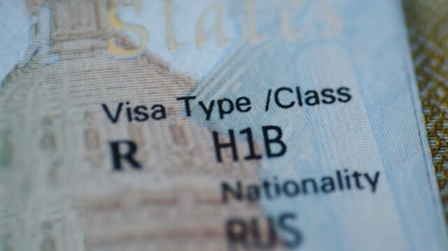 Trump tiene como objetivo reformar la visa H-1B para trabajadores calificados
