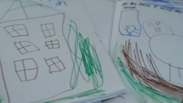 ¿Quieres los garabatos de su hijo? Eso será £ 1,000, los padres indignados dijeron como la escuela acusada de 'chantaje emocional'
