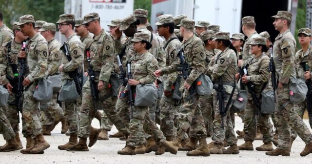 500 soldados de la Guardia Nacional desplegados en el área de Chicago en medio de una batalla legal
