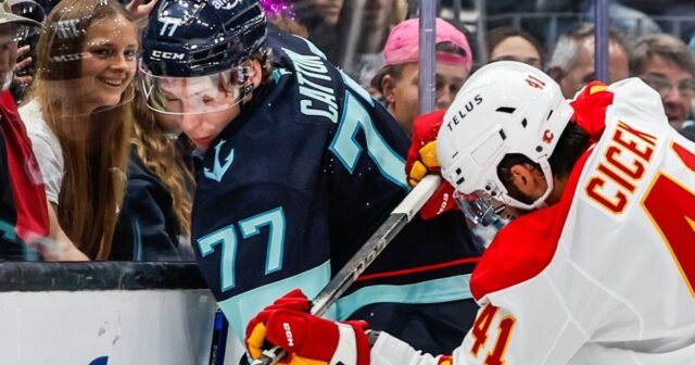 Berkly Catton debuta en Kraken tras la lesión de Jared McCann

