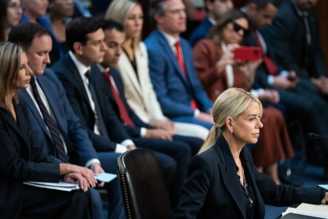 Bondi se defiende de las críticas demócratas de que ha convertido al Departamento de Justicia en un arma
