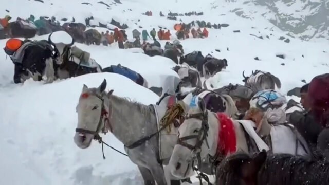 Cientos atrapados en Mount Everest - Media - RT World News
