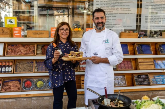 'Col frita con ajos tiernos, embutido valenciano y alioli de membrillo' en el bocadillo valenciano creado por BERNA ORTÍ PARA 'MI CUB' • 24/7 Valencia
