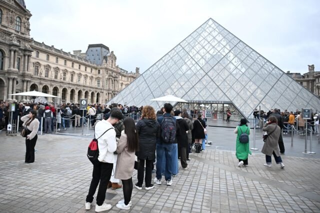 Joyas reales francesas robadas del Louvre valoradas en más de 102 millones de dólares
