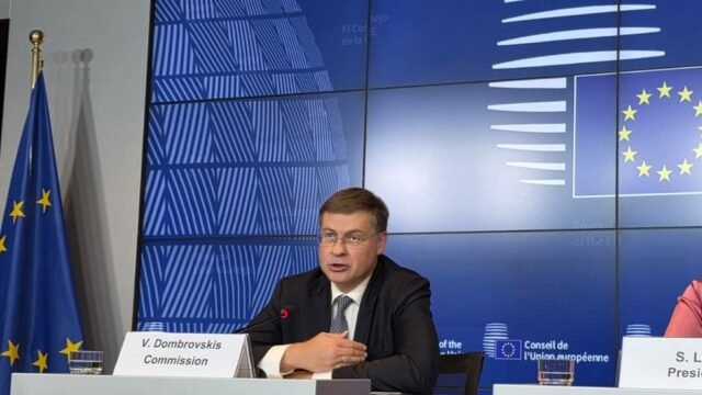 La UE se prepara para ofrecer a Ucrania los miles de millones congelados de Rusia - RT World News
