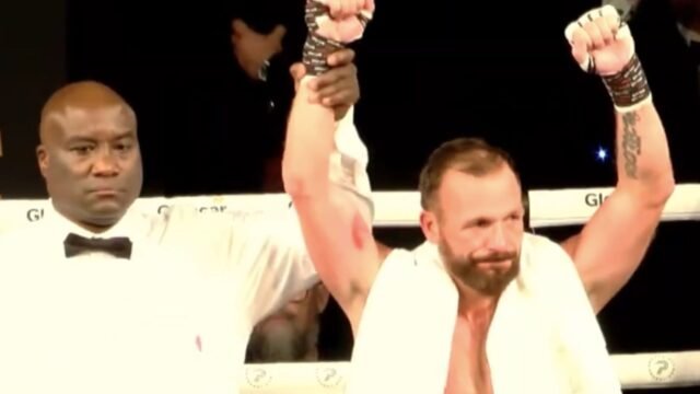La ex estrella del Chelsea Jody Morris VENCE a David Bentley en una pelea de boxeo benéfica... y apunta a atacar al Arsenal y al Tottenham
