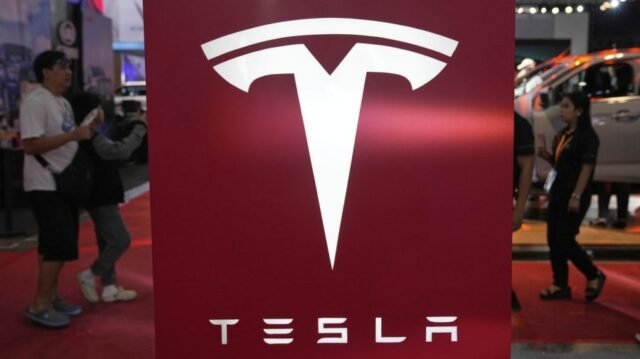 NHTSA investiga el software de conducción autónoma de Tesla por infracciones de tráfico
