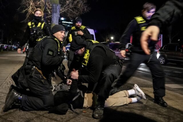 Ola de ataques con cuchillos subraya la lucha de Alemania por asimilar a los refugiados
