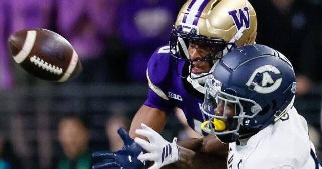 Tacario Davis de UW Huskies, otros dos titulares contra Maryland, dice el informe.

