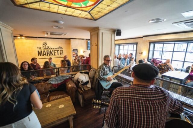 'The Market Bar Cabanyal', ¡donde se unen la comida, las bebidas, los deportes y el entretenimiento! • Valencia 24/7
