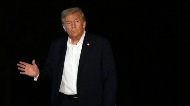 Trump dice que se sintió conmovido por una "buena ronda de aplausos" para pedir el perdón de Netanyahu
