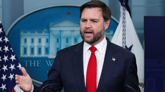 Trump reflexiona sobre la Ley de Insurrección en medio de obstáculos judiciales – Vance – RT World News
