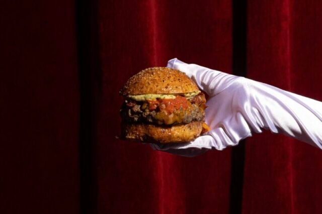 VIDA DE LUJO ENTRE LA HAMBURGUESA Y LA FOCACCIA • 24/7 Valencia
