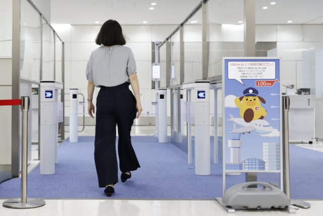 2022-japan-allow-non-guided-1010882928.jpg Los extranjeros con sobrepeso serán PROHIBIDOS en EE. UU. mientras Trump lanza una nueva ofensiva contra las visas de inmigración