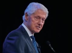 Epstein en un correo electrónico recientemente publicado dijo que Bill Clinton nunca estuvo “en la isla” Epstein en un correo electrónico recientemente publicado dijo que Bill Clinton nunca estuvo "en la isla"