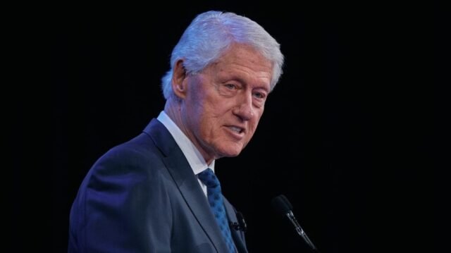 Epstein en un correo electrónico recientemente publicado dijo que Bill Clinton nunca estuvo "en la isla"
