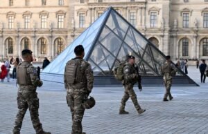 Fiscal de París: dos sospechosos del atraco al Louvre tenían juntos una condena previa por robo Fiscal de París: dos sospechosos del atraco al Louvre tenían juntos una condena previa por robo