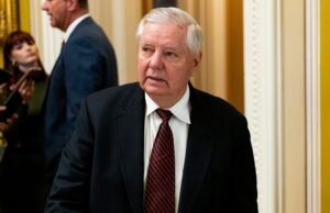 Graham dice que demandará al Departamento de Justicia por 500.000 dólares por registros telefónicos Graham dice que demandará al Departamento de Justicia por 500.000 dólares por registros telefónicos