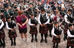 Los gaiteros logran récord mundial con ‘It’s a Long Way to the Top’ de AC/DC Los gaiteros logran récord mundial con 'It's a Long Way to the Top' de AC/DC