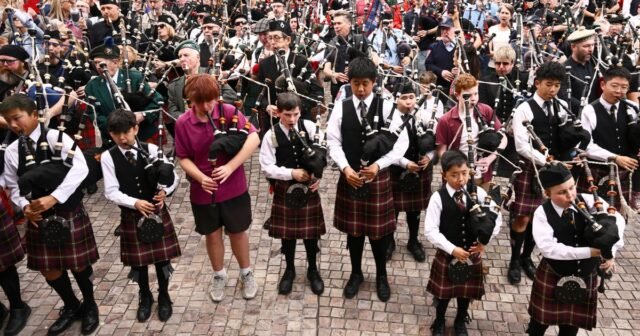 Los gaiteros logran récord mundial con 'It's a Long Way to the Top' de AC/DC
