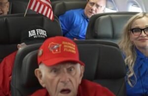 Obama sorprende a decenas de veteranos tras la llegada de su avión a Washington para el Día de los Veteranos Obama sorprende a decenas de veteranos tras la llegada de su avión a Washington para el Día de los Veteranos